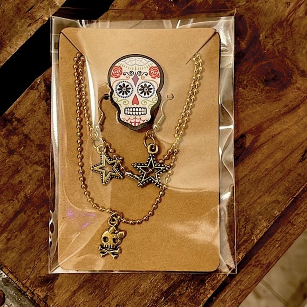 BOGO!! Skulls & Studded Stars Alternative Necklace & Earring Set ⭐️🎀☠️🖤